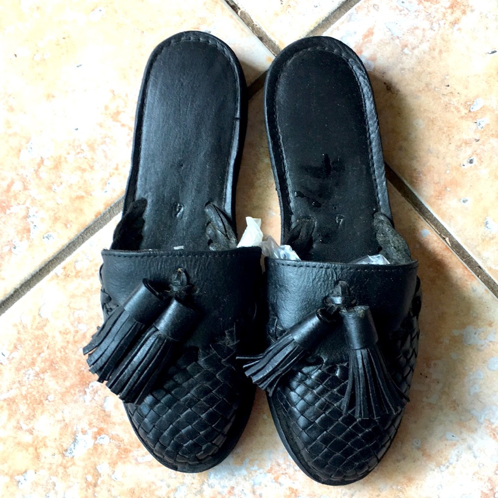 Made In Mexico Black Slide Shoe w/tassels Size 4